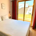 Lovelystay - Yellow Submarine House * Lagos