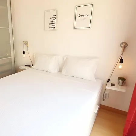 Lovelystay - Yellow Submarine House