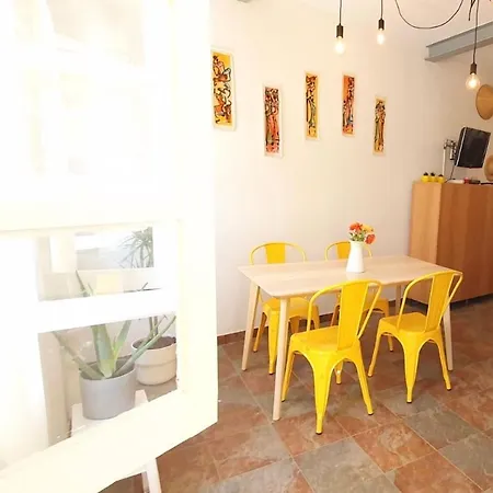 شقة Lovelystay - Yellow Submarine House لاغوس