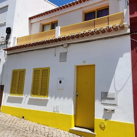 Yellow Submarine House By Lovelystay *
