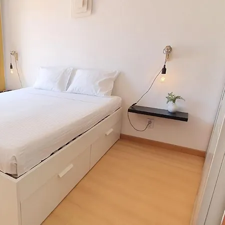 Lovelystay - Yellow Submarine House Apartment