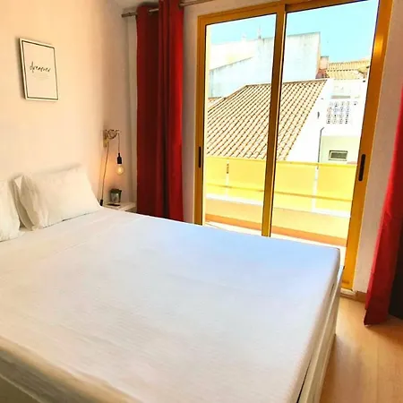 Lovelystay - Yellow Submarine House * Lagos