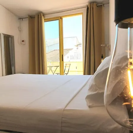 Lovelystay - Yellow Submarine House Apartment