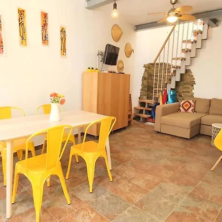 Lovelystay - Yellow Submarine House Apartment *
