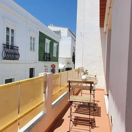 Lovelystay - Yellow Submarine House Apartment