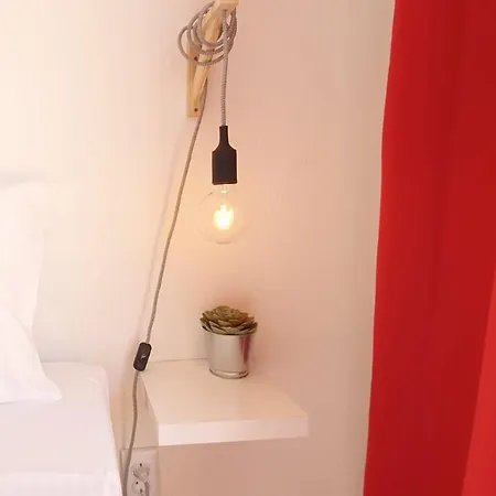 Lovelystay - Yellow Submarine House Apartment *